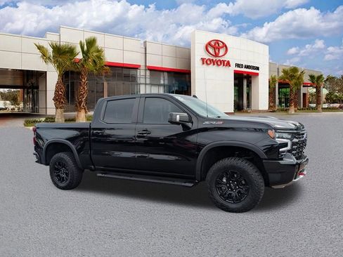 Used 2025 Chevrolet Silverado 1500 ZR2 image 2