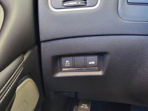 Used 2019 INFINITI Q60 3.0t Luxe w/ Essential Package image 24