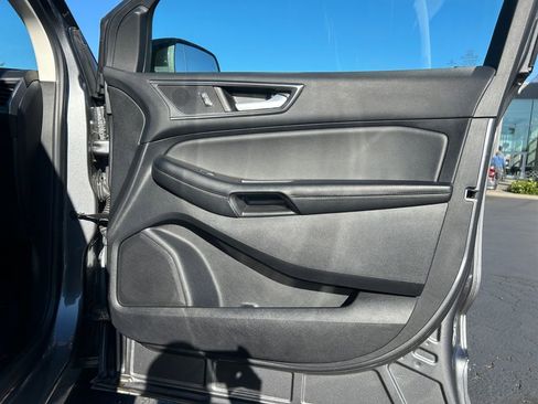 Used 2022 Ford Edge SE w/ Black Appearance Package image 25