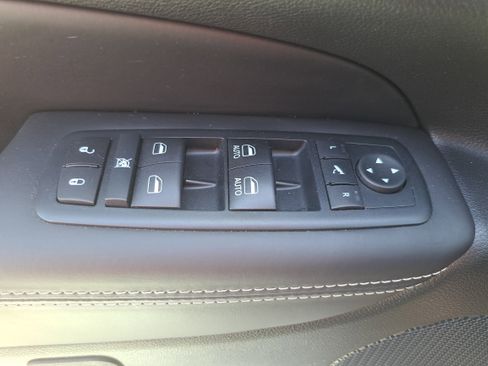Used 2017 Jeep Grand Cherokee Overland AWD/4WD image 27