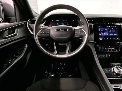 Used 2024 Jeep Grand Cherokee L Laredo AWD/4WD image 6
