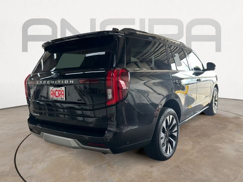 Used 2025 Ford Expedition Platinum w/ Driver's Package AWD/4WD image 10