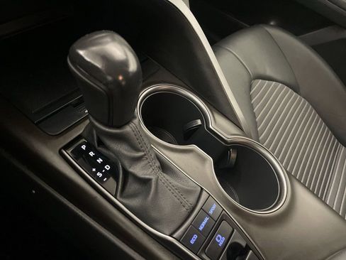 Used 2022 Toyota Camry SE w/ Convenience Package image 10