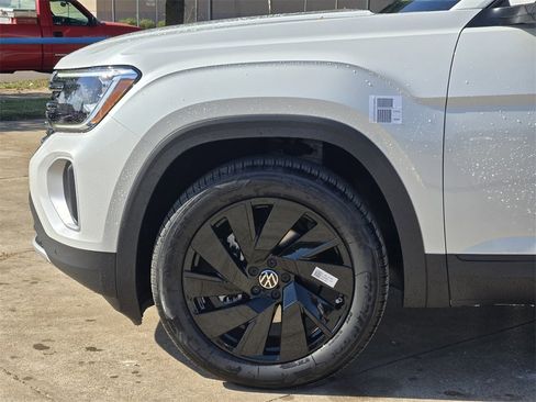 New 2026 Volkswagen Atlas SE image 5