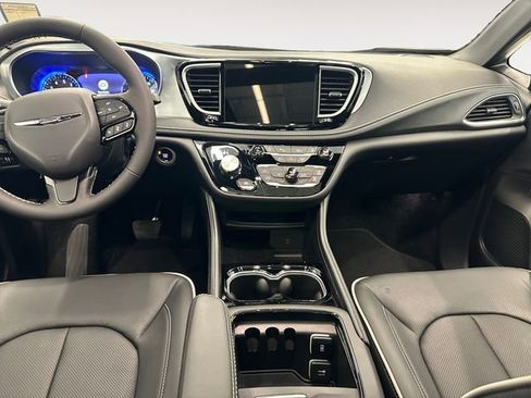 New 2026 Chrysler Pacifica Limited w/ S Appearance Package FWD image 10