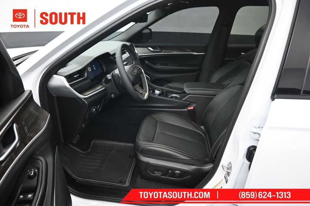 Used 2026 Jeep Grand Cherokee L Limited AWD/4WD image 9