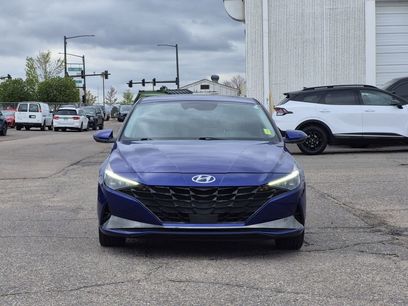 Used 2023 Hyundai Elantra Limited w/ Preferred Accessory Package