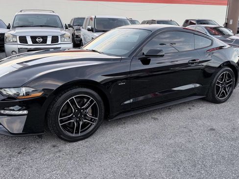 Used 2019 Ford Mustang GT RWD image 2