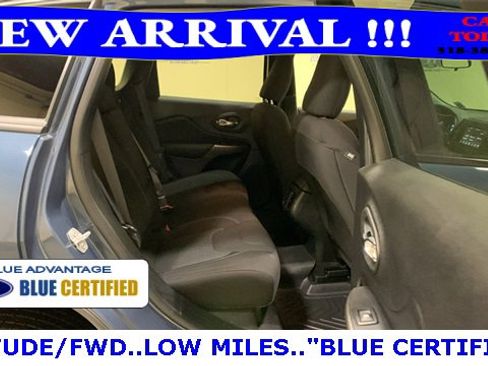 Used 2020 Jeep Cherokee Latitude w/ Cold Weather Group image 15