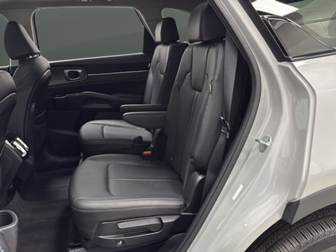 Used 2025 Kia Sorento SX AWD/4WD image 24