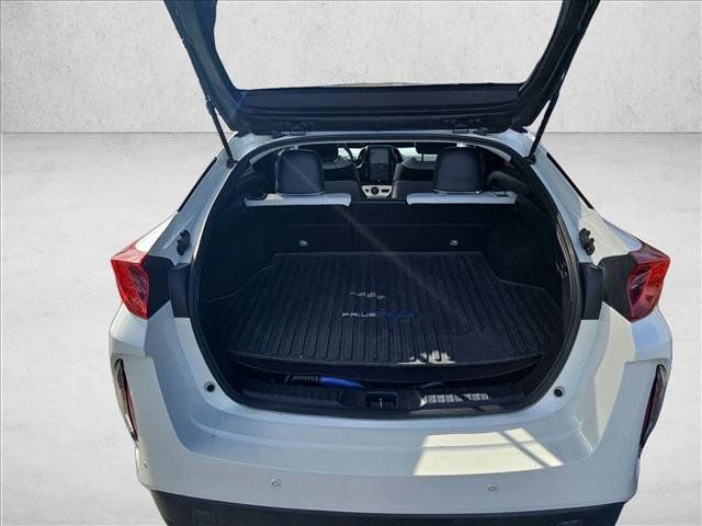 Used 2017 Toyota Prius Prime Advanced w/ Carpet Mat Package FWD image 6