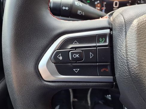 Used 2025 Jeep Compass Trailhawk AWD/4WD image 13