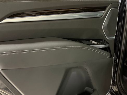 New 2026 Cadillac Escalade Luxury w/ Touring Package AWD/4WD image 18
