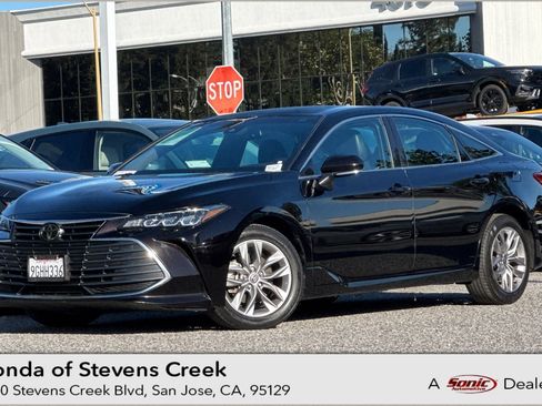 Used 2022 Toyota Avalon XLE image 1