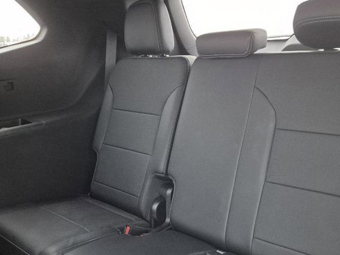 Used 2025 Buick Enclave Preferred image 8