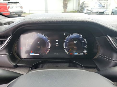 Used 2025 Jeep Grand Cherokee Limited w/ Luxury Tech Group II image 21