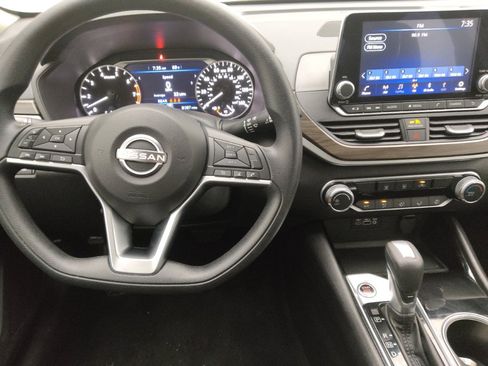 Used 2024 Nissan Altima 2.5 SV image 22