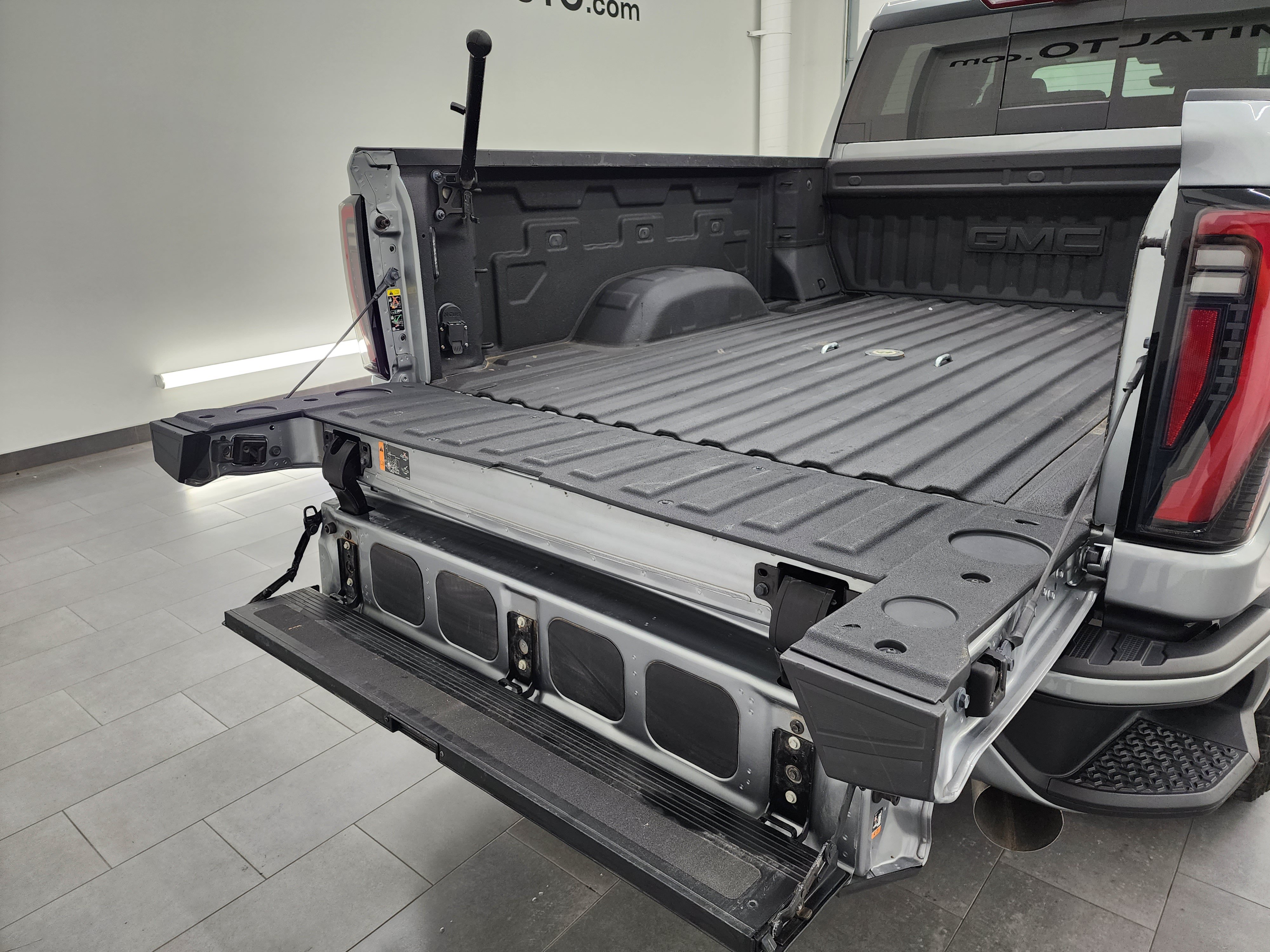 Used 2025 GMC Sierra 2500 AT4 w/ AT4 Premium Plus Package AWD/4WD image 35