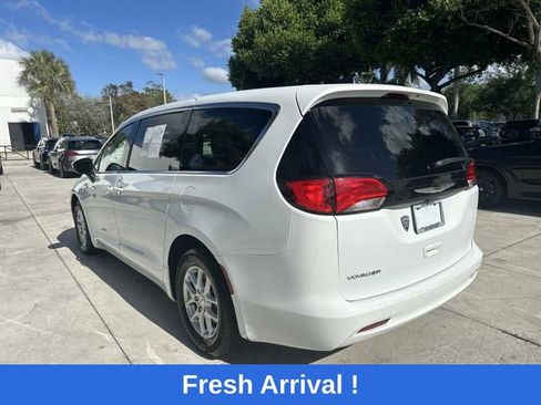 Used 2023 Chrysler Voyager LX image 40