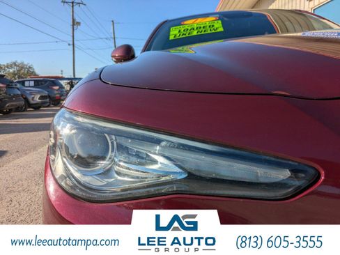 Used 2017 Alfa Romeo Giulia AWD image 9