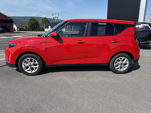 Certified 2025 Kia Soul LX w/ LX Technology Package FWD image 7