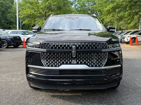 Used 2025 Lincoln Navigator L Reserve AWD/4WD image 2