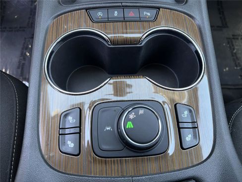 Used 2023 GMC Acadia SLE w/ Driver Convenience Package FWD image 12