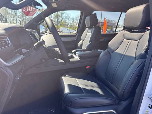New 2026 Jeep Grand Wagoneer 4WD image 11