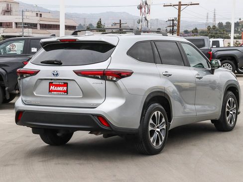 Certified 2024 Toyota Highlander XLE FWD image 7
