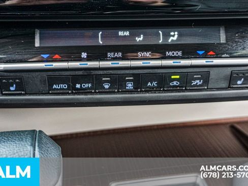 Used 2024 Toyota Sienna XLE image 43