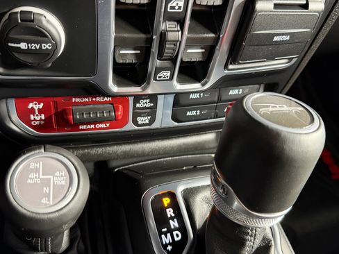Used 2024 Jeep Gladiator Rubicon image 22