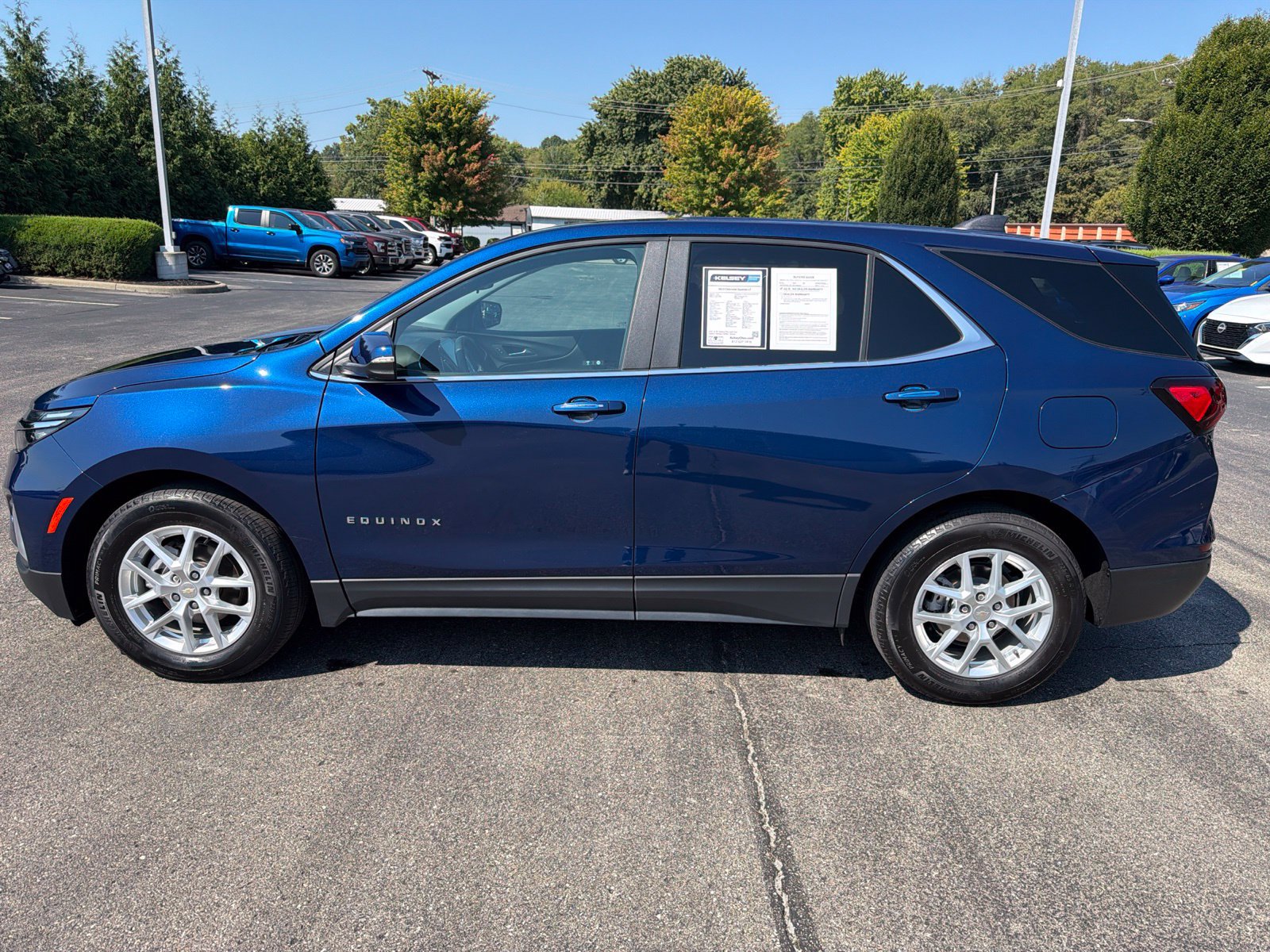 Used 2023 Chevrolet Equinox LT FWD image 2