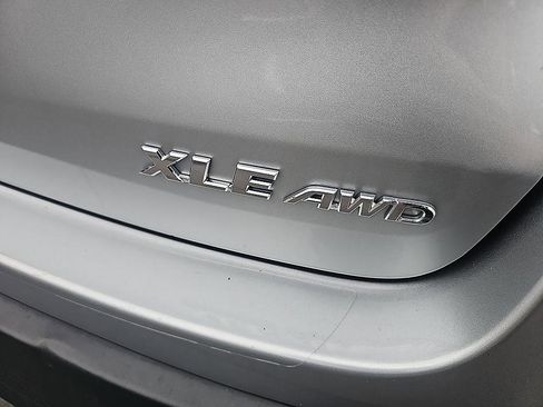 Used 2018 Toyota Highlander XLE image 9