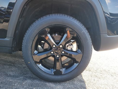 Used 2024 Jeep Grand Cherokee Limited w/ Black Appearance Package RWD image 8