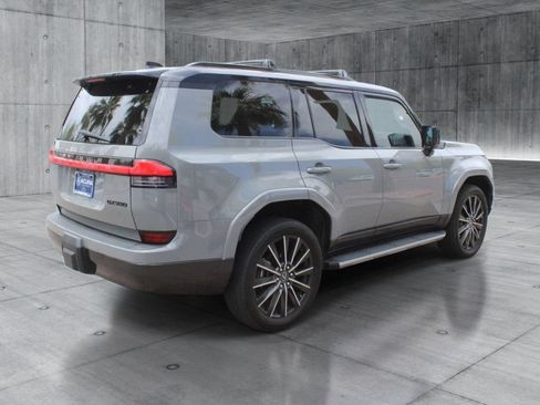 Used 2024 Lexus GX 550 w/ Accessory Package (2T) AWD/4WD image 5