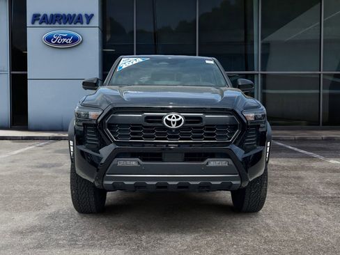 Used 2024 Toyota Tacoma TRD Off-Road w/ TRD Off Road Premium Package AWD/4WD image 3