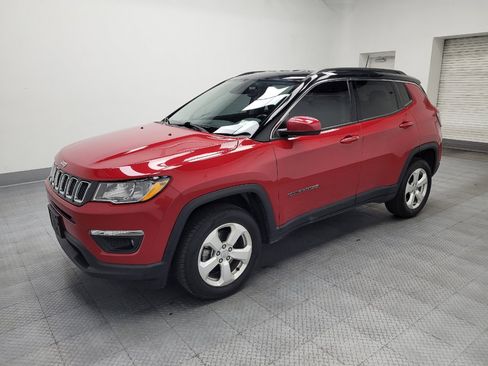 Used 2019 Jeep Compass Latitude w/ Popular Equipment Group AWD/4WD image 2