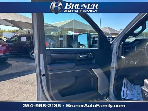 Used 2024 GMC Sierra 2500 AT4X image 11