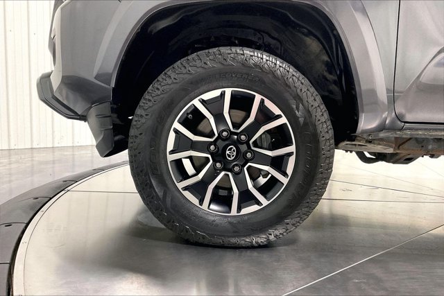 Used 2020 Toyota Tacoma TRD Sport w/ Technology Package AWD/4WD image 9