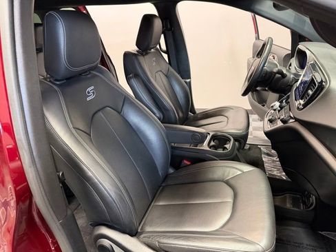 Used 2020 Chrysler Pacifica Touring-L AWD/4WD image 23