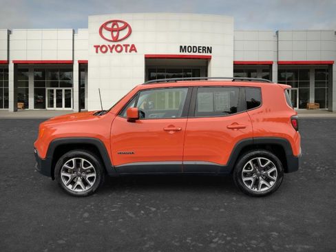 Used 2016 Jeep Renegade Latitude w/ Popular Equipment Group AWD/4WD image 9