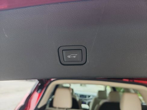 Used 2024 Buick Enclave Essence w/ Experience Buick Package FWD image 10