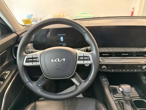 Used 2024 Kia Telluride EX w/ EX Captain's Chair Package AWD/4WD image 11