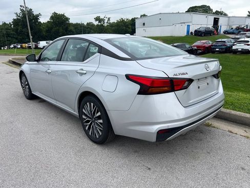 Used 2024 Nissan Altima 2.5 SV FWD image 4