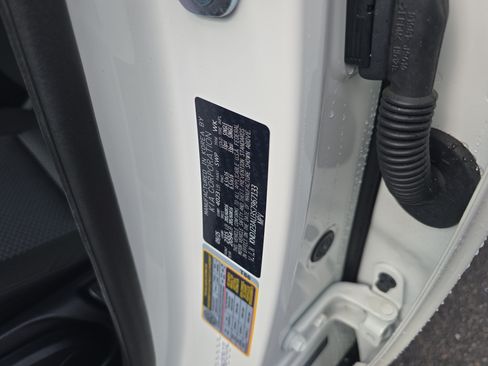 Certified 2025 Kia Soul LX w/ LX Technology Package FWD image 30