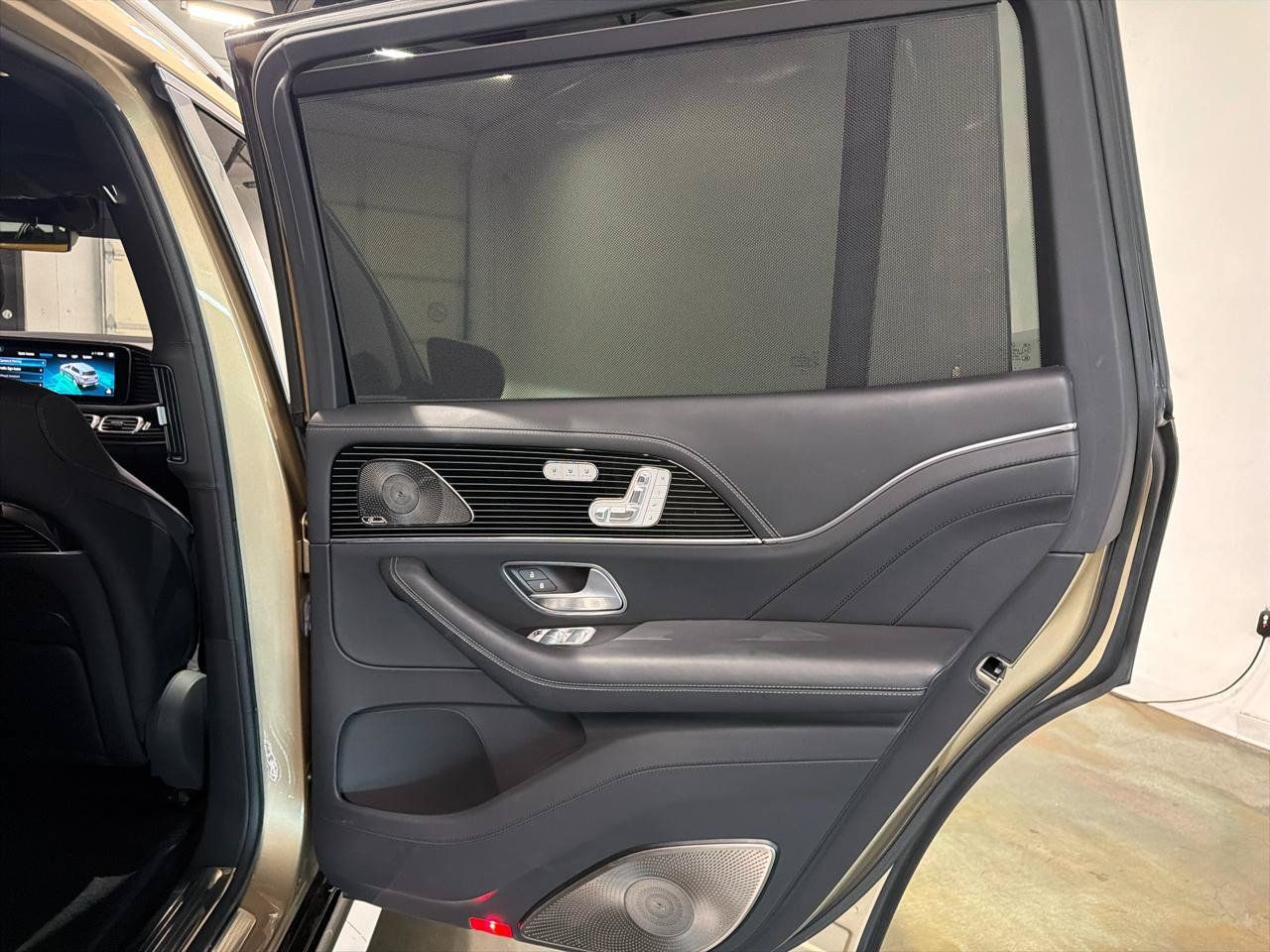 Used 2023 Mercedes-Benz Maybach GLS 600 4MATIC image 37
