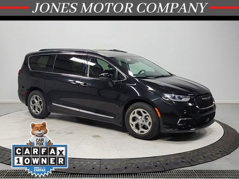 Used 2023 Chrysler Pacifica Limited FWD image 1