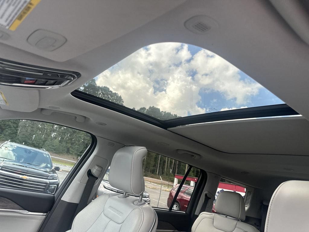Used 2022 Jeep Grand Cherokee L Overland w/ Luxury Tech Group IV RWD image 33