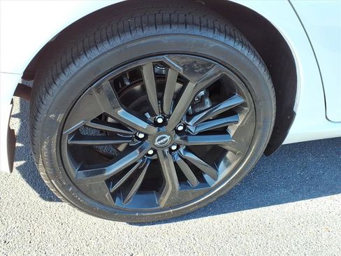 Used 2023 Nissan Altima 2.5 SR w/ SR Premium Package image 22