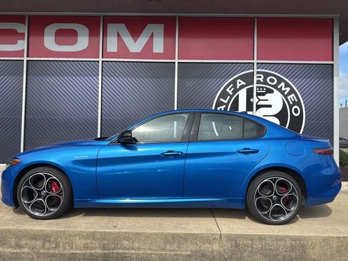 Used 2024 Alfa Romeo Giulia Veloce AWD/4WD image 15